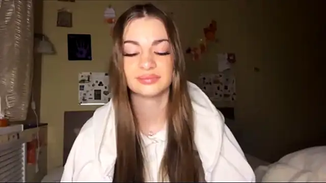 TheRealAnna's cam snapshot