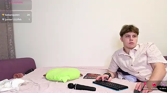 Emily_and_Ilumi live sex cam