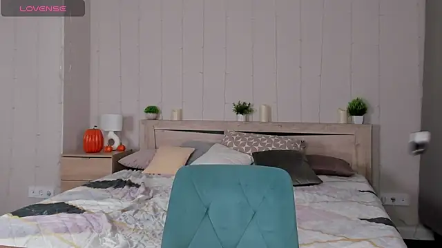 Joyce_Howard's cam snapshot