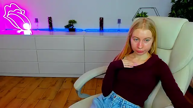 Alina_Blonde's cam snapshot