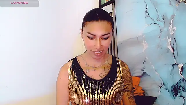 khiara_moretti live sex cam