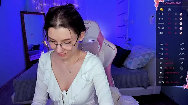 LinaBlossom_'s cam snapshot