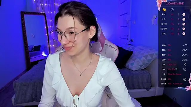 LinaBlossom_'s cam snapshot