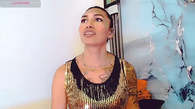 khiara_moretti live sex cam