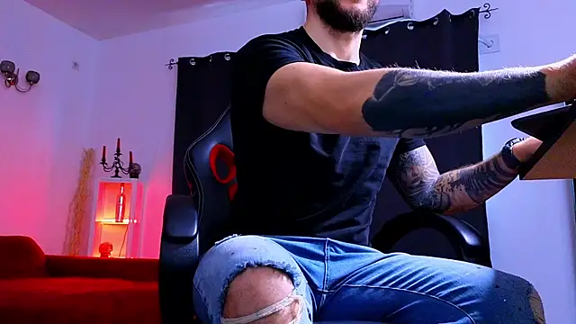 MightyAaron66 live sex cam