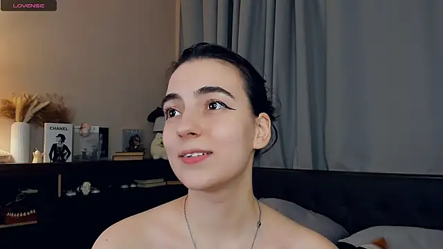 DracosMoon live sex cam