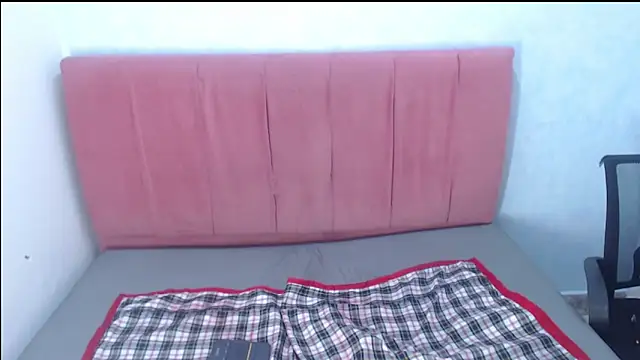 avril_ruizcm's cam snapshot