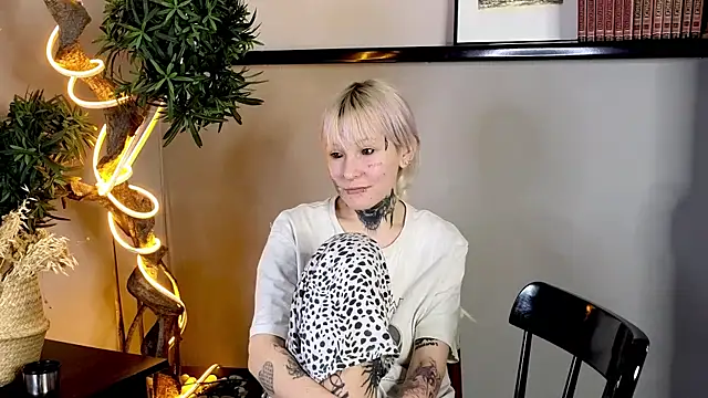 IsauraGarratt's cam snapshot