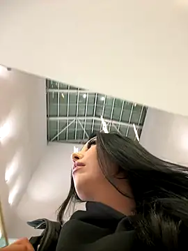 Tisha_Busty live sex cam