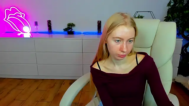 Alina_Blonde's cam snapshot