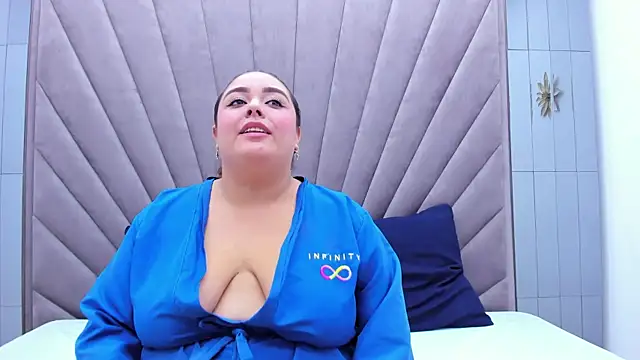 ElenaHills's cam snapshot