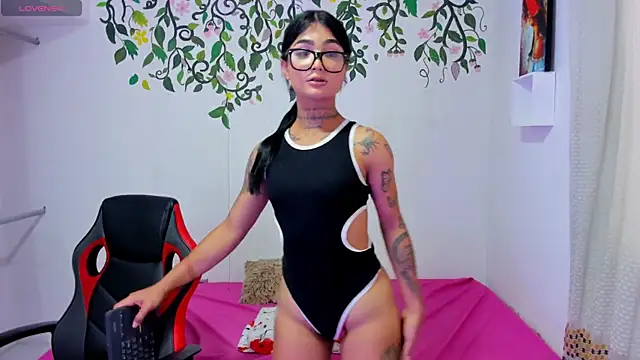 Ariadna-05 live sex cam