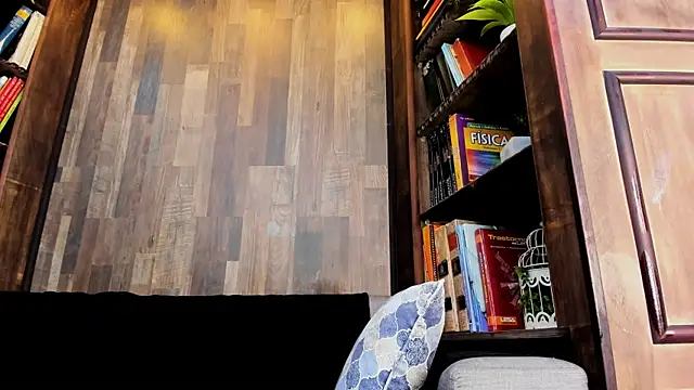 ItaloMoore live sex cam