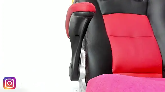 Kloe-squirts live sex cam