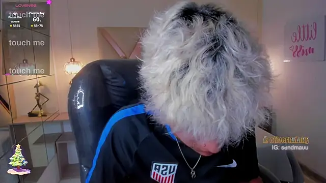 OliverTwinky live sex cam