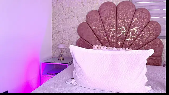 mia_fontana_'s cam snapshot