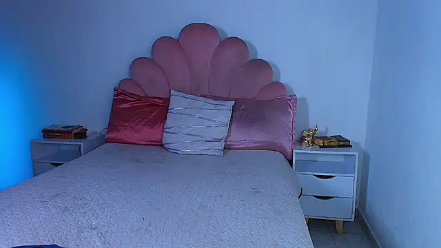 MiaColucci18's cam snapshot