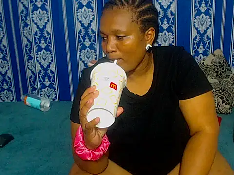 JUICEYLIPS333's cam snapshot