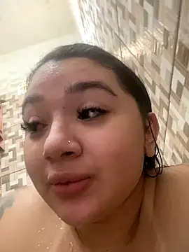 QueenYumi live sex cam