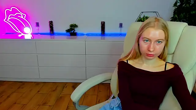 Alina_Blonde's cam snapshot