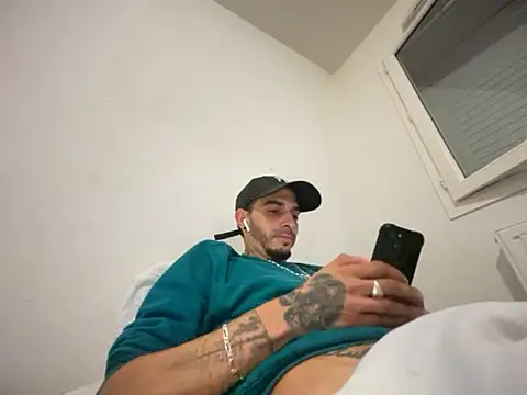 Rebeu313 live sex cam