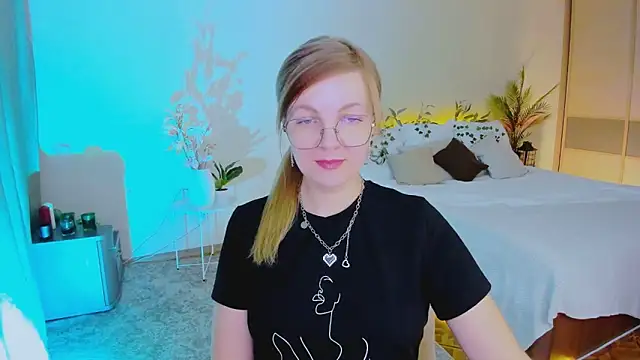 YourUniverser's cam snapshot