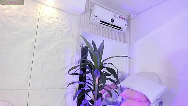 AvyMilton live sex cam