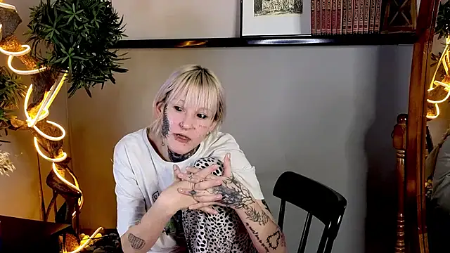 IsauraGarratt's cam snapshot