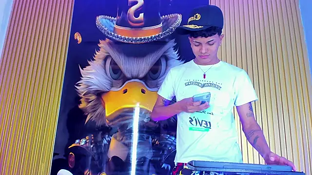 Dominic_Max_'s cam snapshot