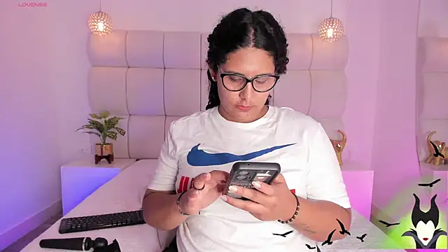 DanielleEvans_'s cam snapshot