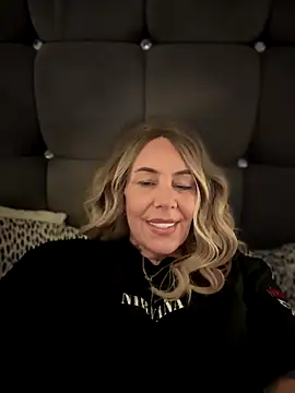 blondebitch2's cam snapshot