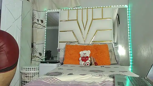 SexyyNana's cam snapshot