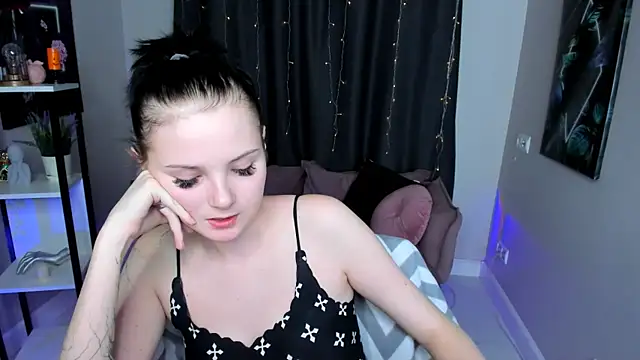 Leila_xxBaby's cam snapshot