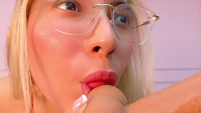 MaddieTease's cam snapshot