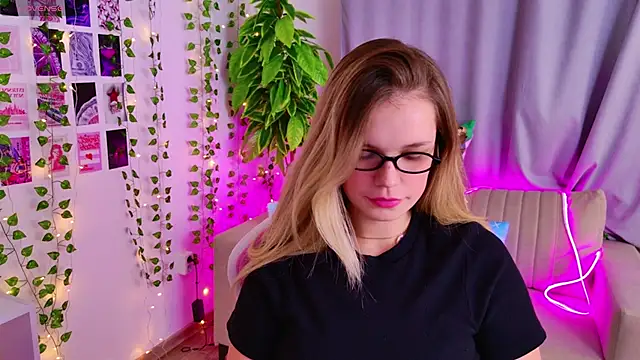 KellyHayden's cam snapshot