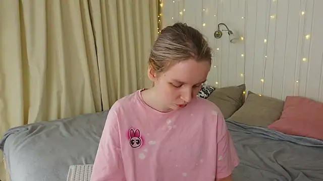 Beatrica_Klein's cam snapshot