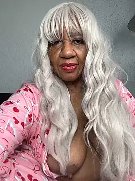 BreanaDivine live sex cam