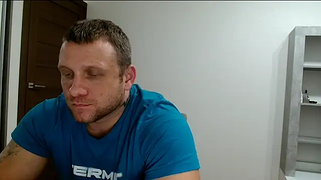 B-L-O-N-D's cam snapshot