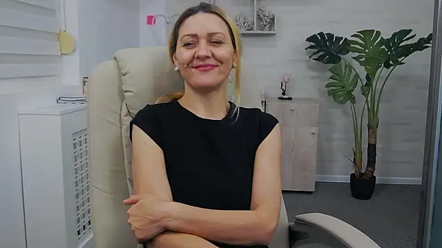 EllaMilf_'s cam snapshot