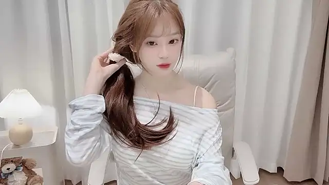 Yuuuuuly live sex cam