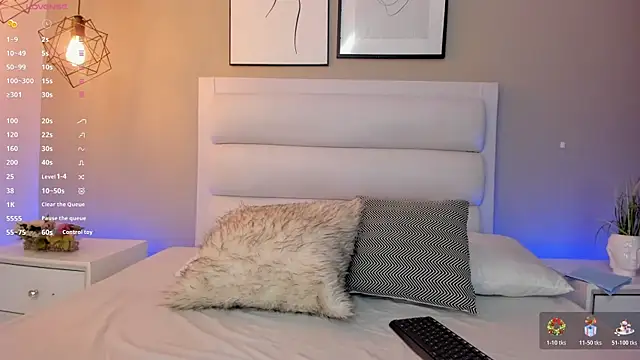 EmilyMiller_22's cam snapshot