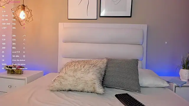 EmilyMiller_22's cam snapshot