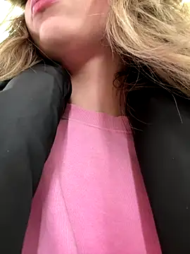 LoraaDoll live sex cam