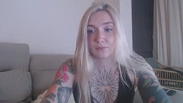 tattoobbgirl's cam snapshot