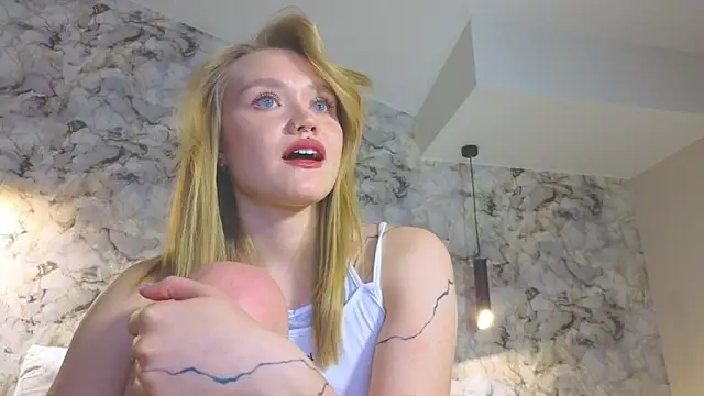 Aurora_Golden1's cam snapshot