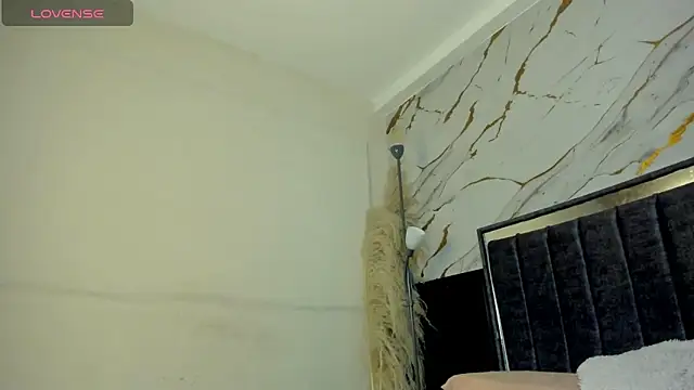 emma_bloom_'s cam snapshot