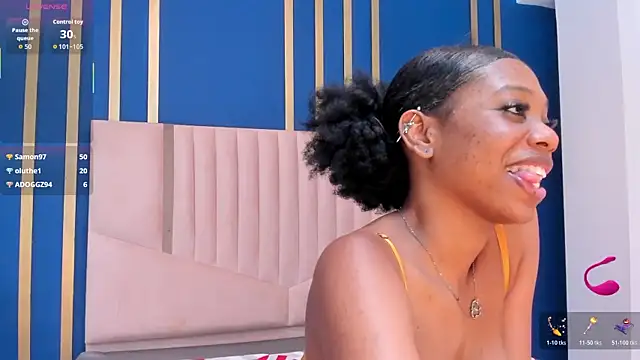 Aisha_Loren's cam snapshot