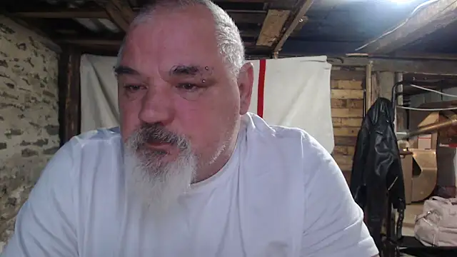 Newfiesausage1972's cam snapshot