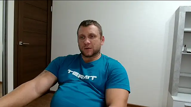 B-L-O-N-D's cam snapshot