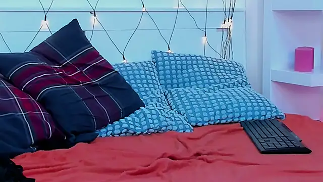 MonaLuxxx's cam snapshot